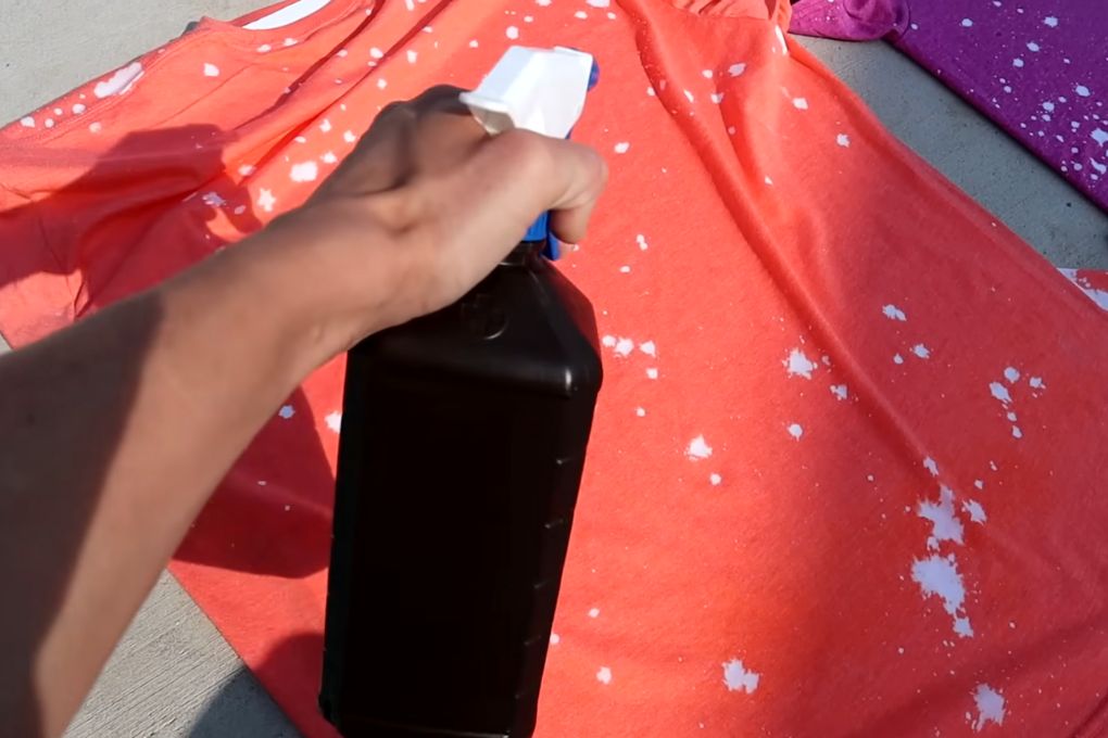 Spraying through the spray bottle for bleaching